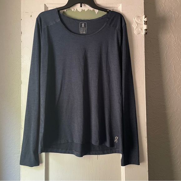On Running women’s Dark Blue Long Sleeve Performance Tee - Picture 1 of 9